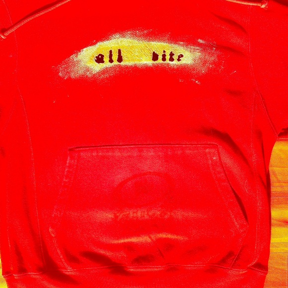 RED HOODIE GUNNADO PRINT STURDY AND
THICK - Picture 4 of 7